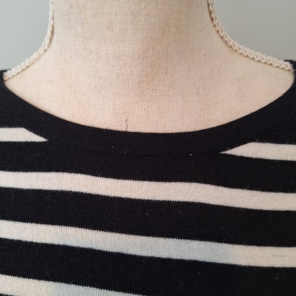 Banana Republic Black and White Striped Knit Top Size Medium - Picture 2 of 5